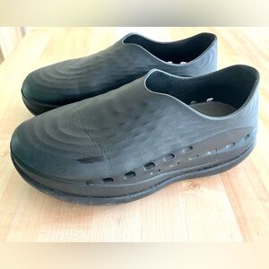 The Standing Shoe Black Shoes, Sz 8.5W/6.5M